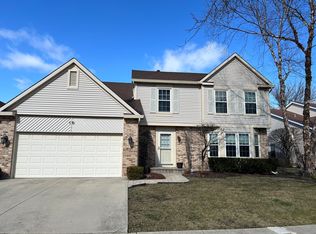 10 W Canterbury Ln, Buffalo Grove, IL 60089
