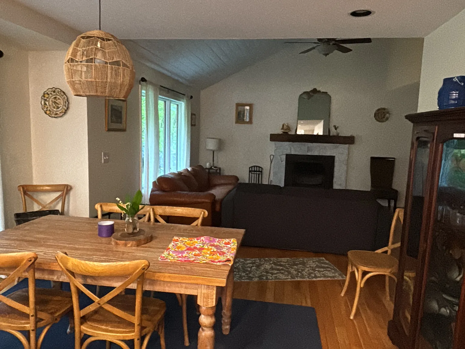 4 bed, 2.5 bath, 2512 sqft, $4,000 — Photo 4