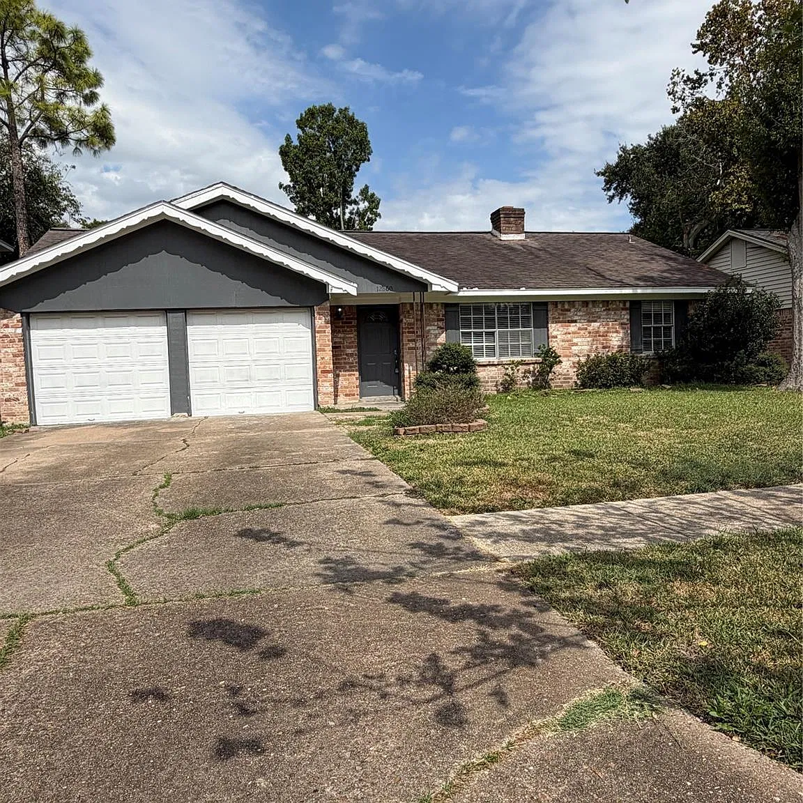 4 bed, 2.0 bath, 2012 sqft, $2,070 — Photo 1