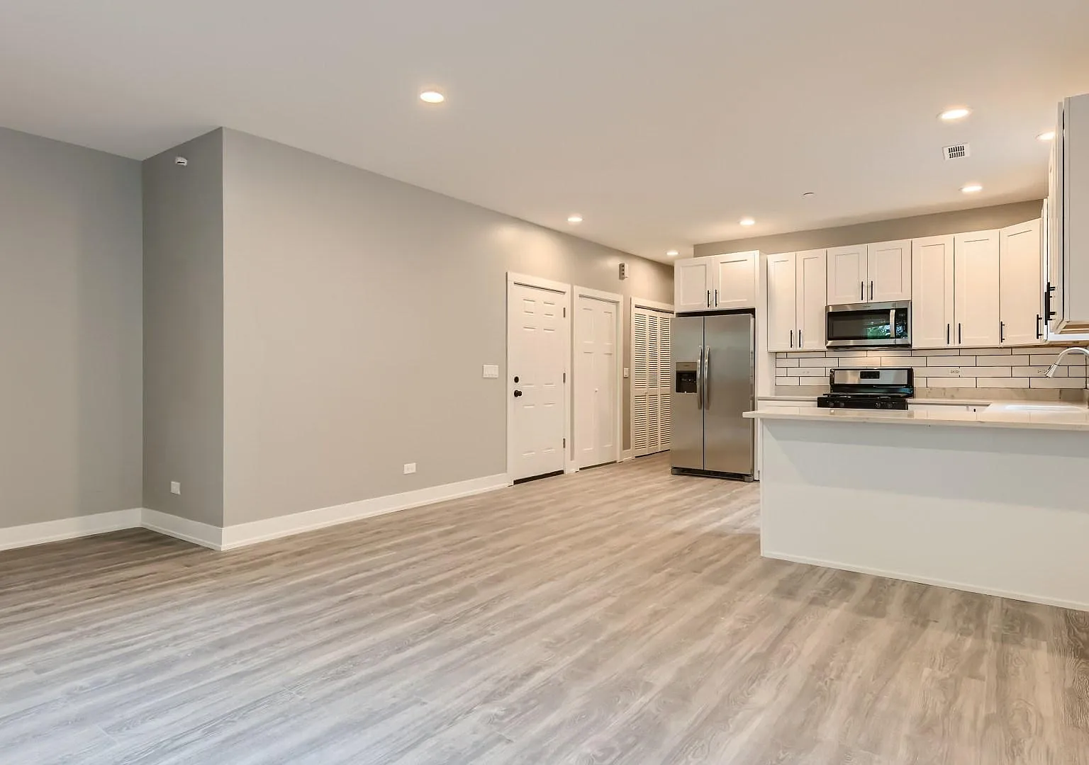 3 bed, 2000 sqft, $3,000 — Photo 4