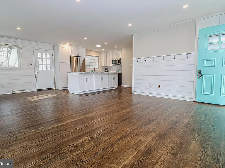 430 Duvall Ln — Photo 7
