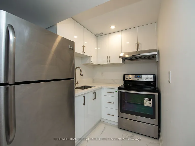 8 Nootka Cres #LOWER — Photo 5