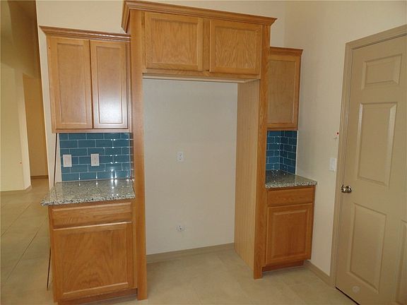 3rd image of 14536 Hunters Grove Ave