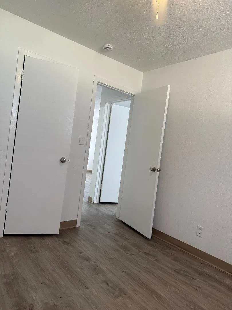 310 NW Chapel Dr - 3 — Photo 3