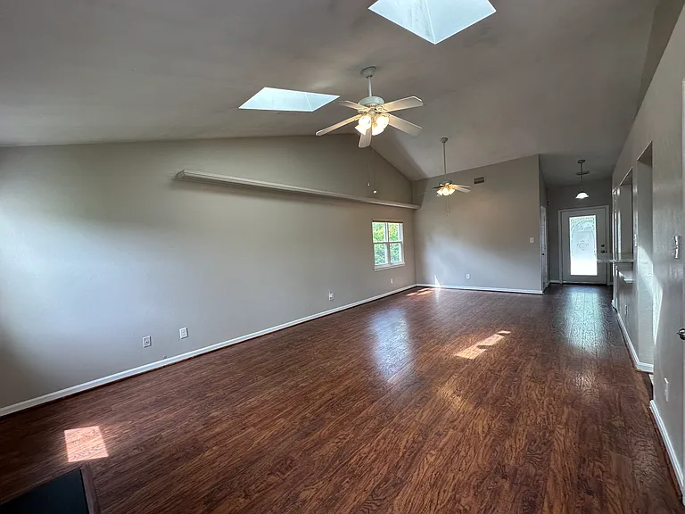 909 Chigwell Rd — Photo 8