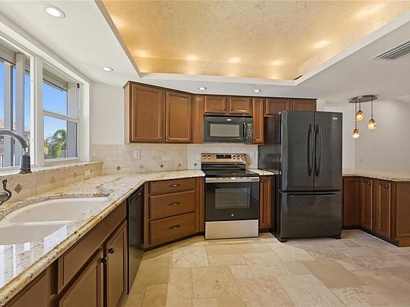 5th image of 9844 Luna CIR #201D