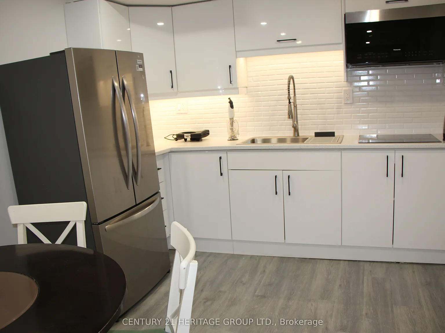 3 bed, $1,900 — Photo 2