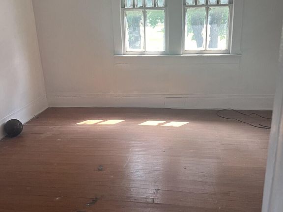 4th image of 339 Center St