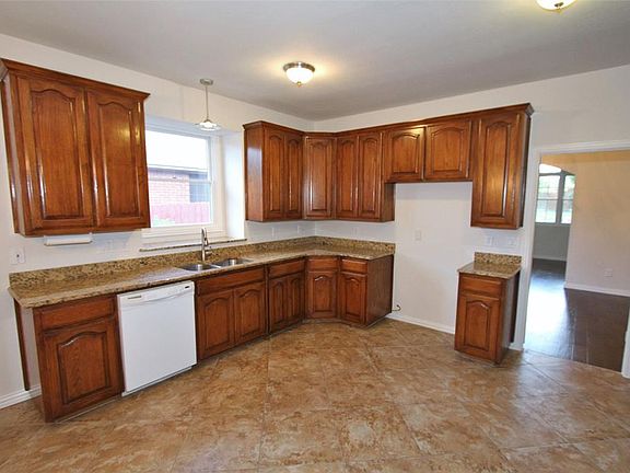 4th image of 3933 Sunflower Ln
