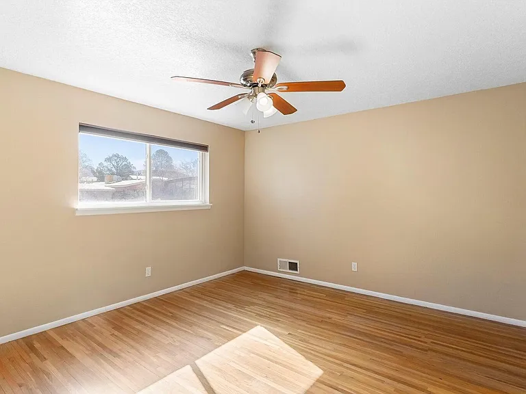 3721 Mary Ellen St NE — Photo 22