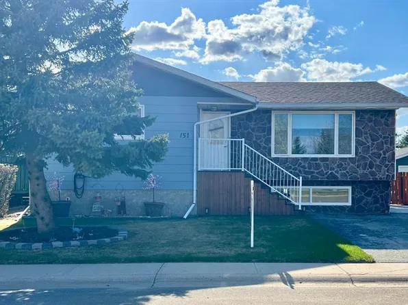 151 E Winkler Dr, Hanna, AB T0J 1P0