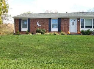 2725 Tulip Ln, Vinton, VA 24179