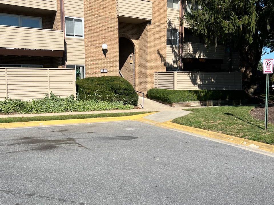 2nd image of 19411 Brassie Pl APT 204