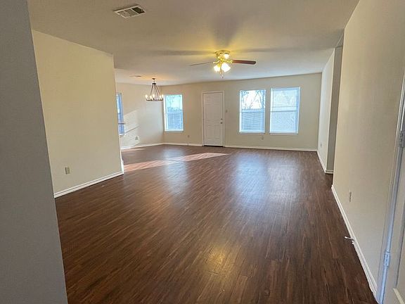 4th image of 3701 Devonaire Dr