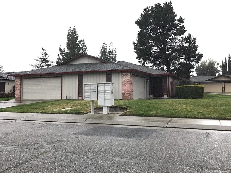 1541 Silver Creek Cir #1541 — Photo 1