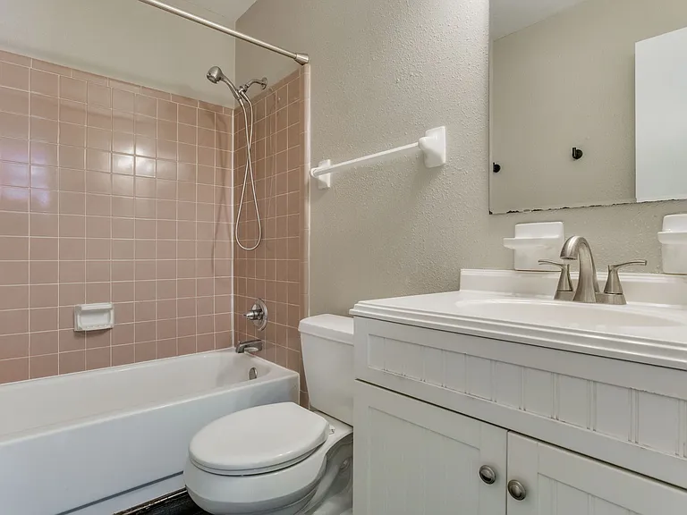 4227 Sandy Bluff Dr E — Photo 17