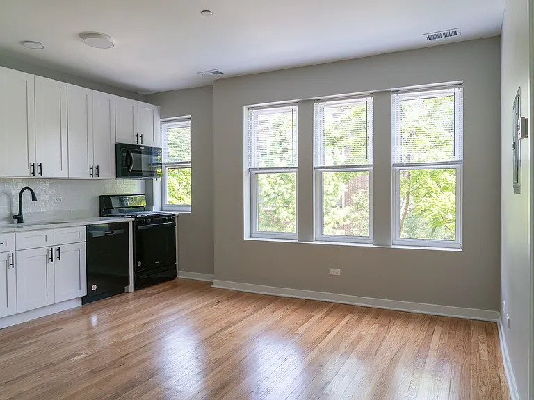 3051 W Leland Ave — Photo 24