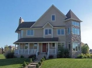 768 Evergreen Ln, Sugar Grove, IL 60554