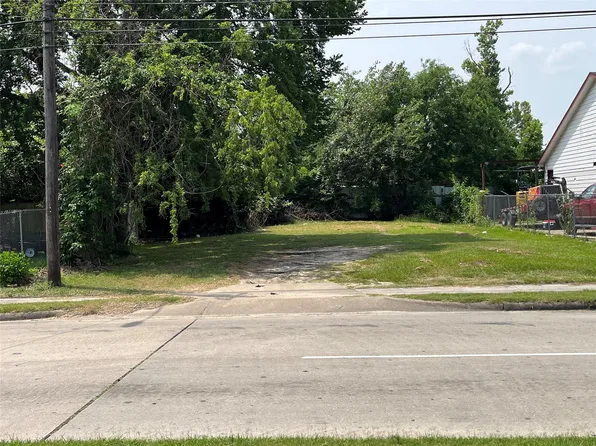 1207 S Victory Dr, Houston, TX 77088