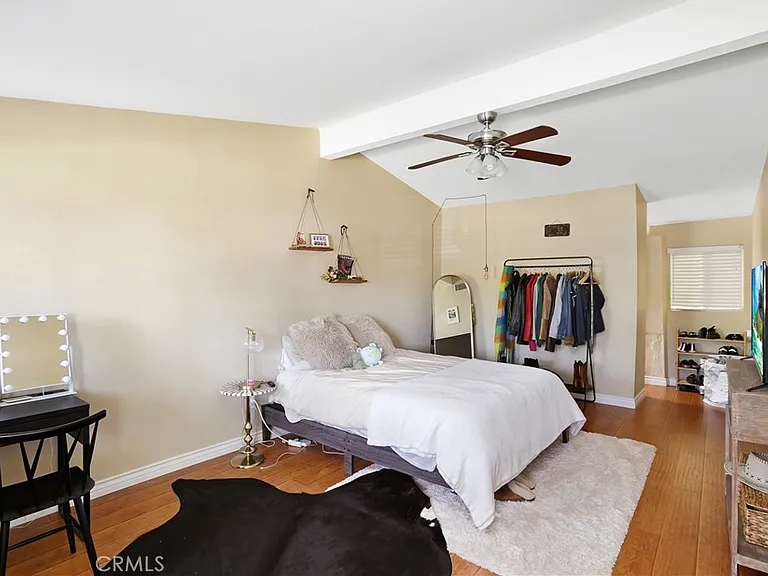 526 N Emerald Dr — Photo 16