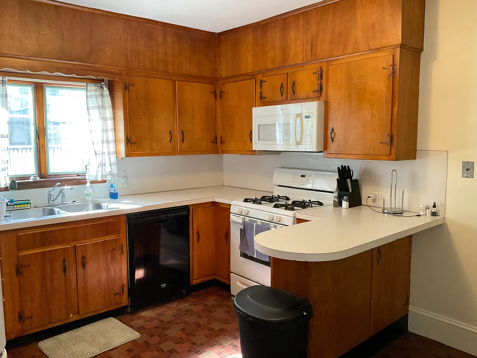 1 bed, 750 sqft, $2,100 — Photo 4