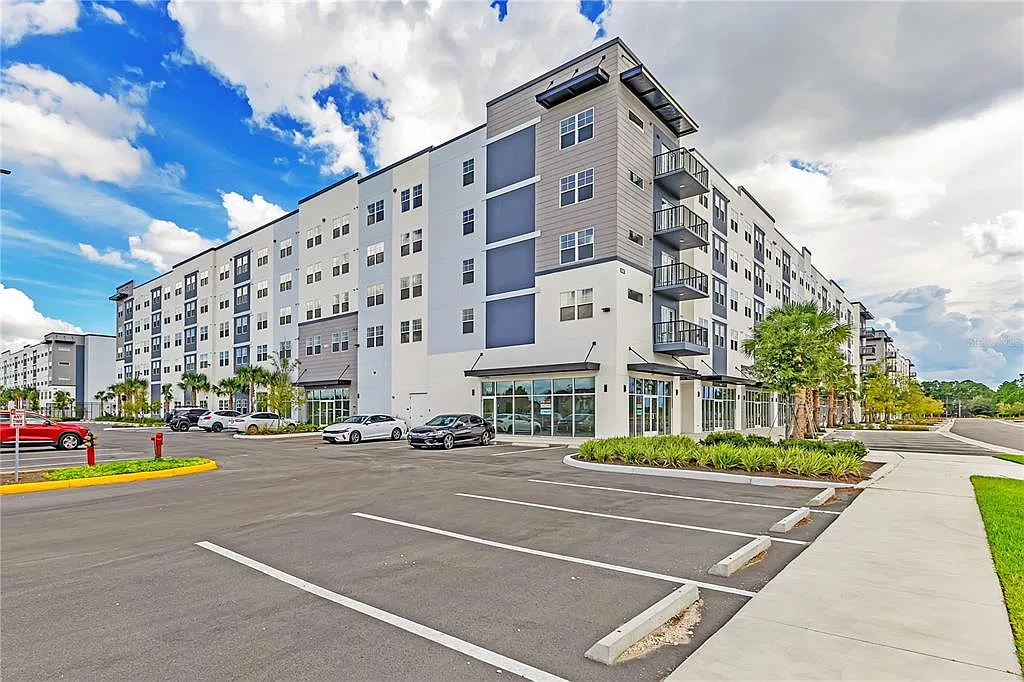 2 bed, 2.0 bath, 1023 sqft, $1,600 — Photo 1