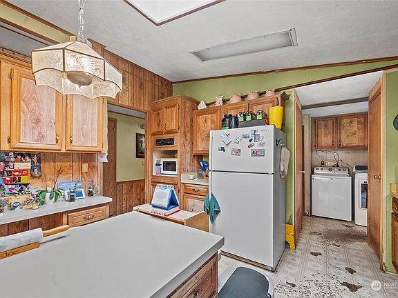 2nd image of 3806 Whale Way