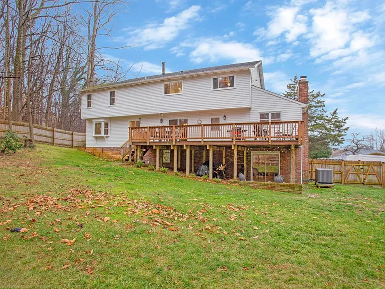 8300 Venture Dr — Photo 23