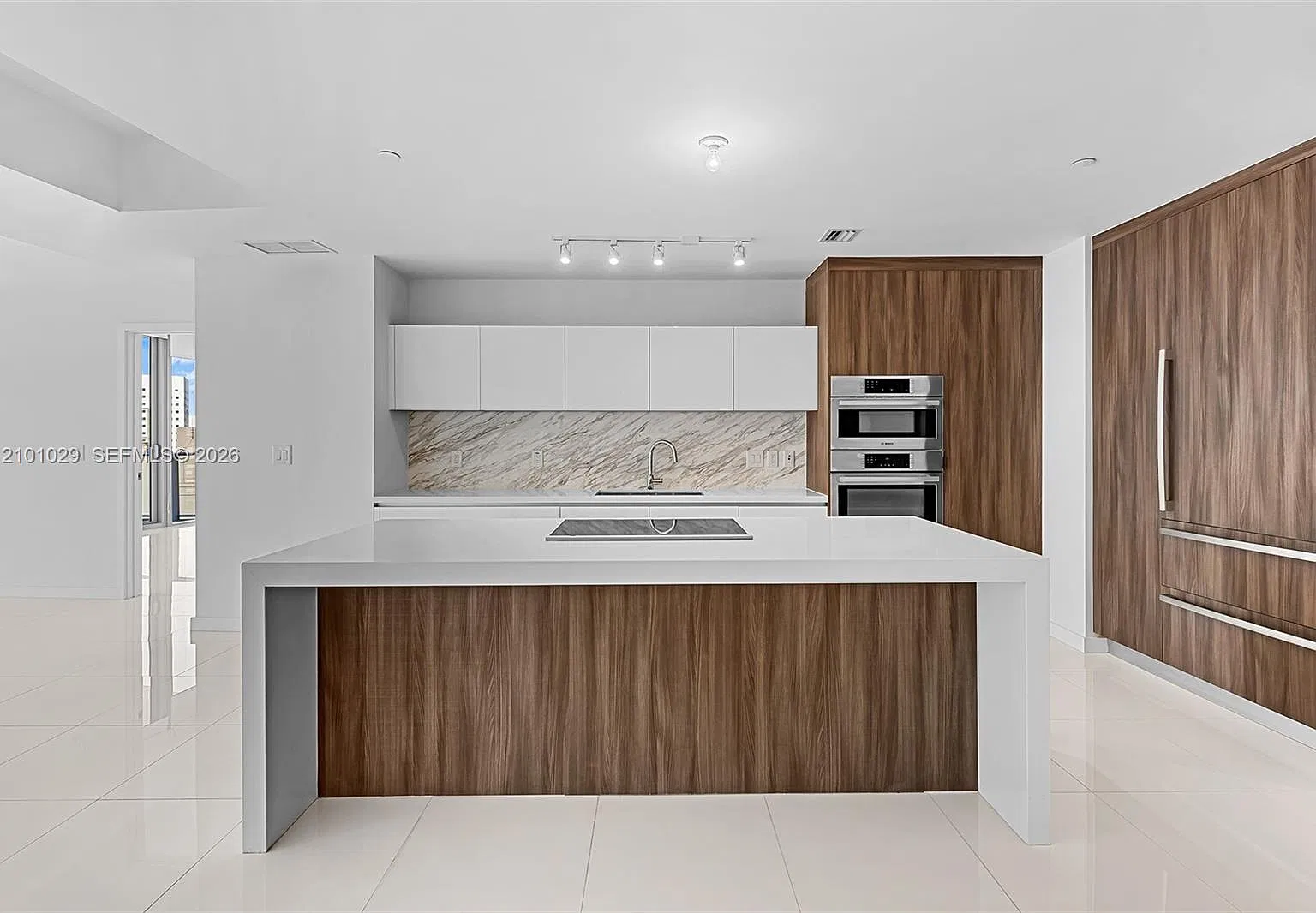 4 bed, 2200 sqft, $8,995 — Photo 3