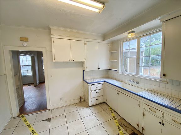 8th image of 107 E Herndon St
