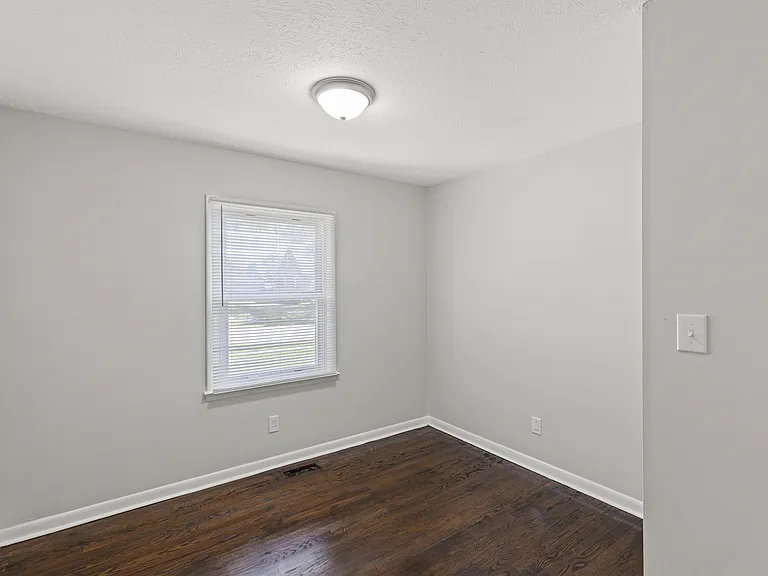 604 Hi Crest Dr — Photo 14