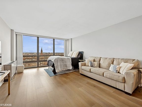 4th image of 1636 N Wells St APT 1712