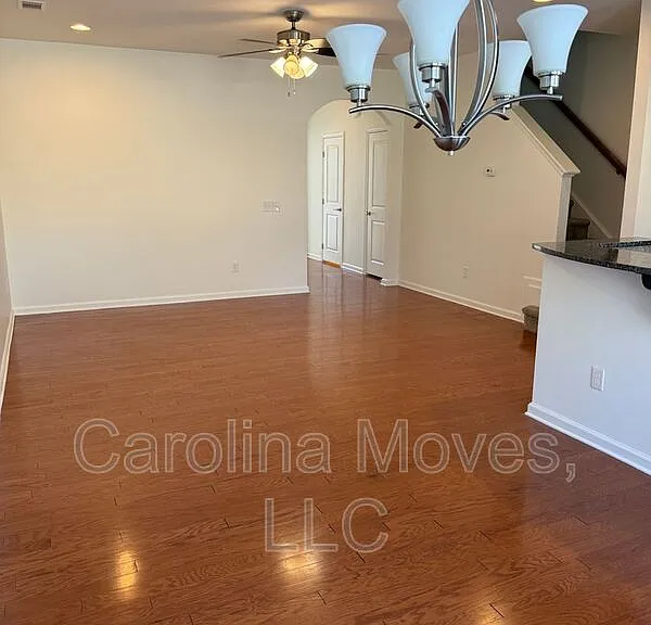 405 Christiane Way — Photo 4