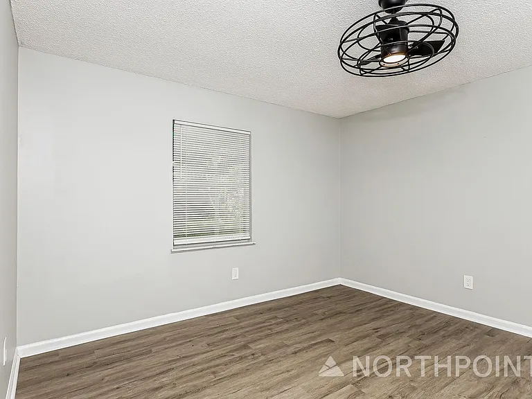 8326 Walden Rd E — Photo 10
