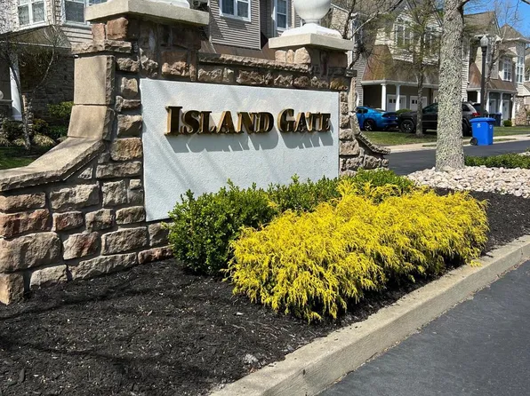 7 Sea Breeze Ct, Manahawkin, NJ 08050