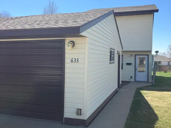 633 27th St W, Dickinson, ND 58601