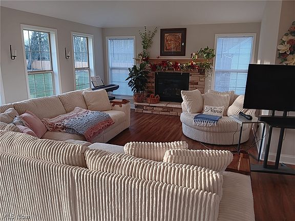 3rd image of 2366 Bradley Rd