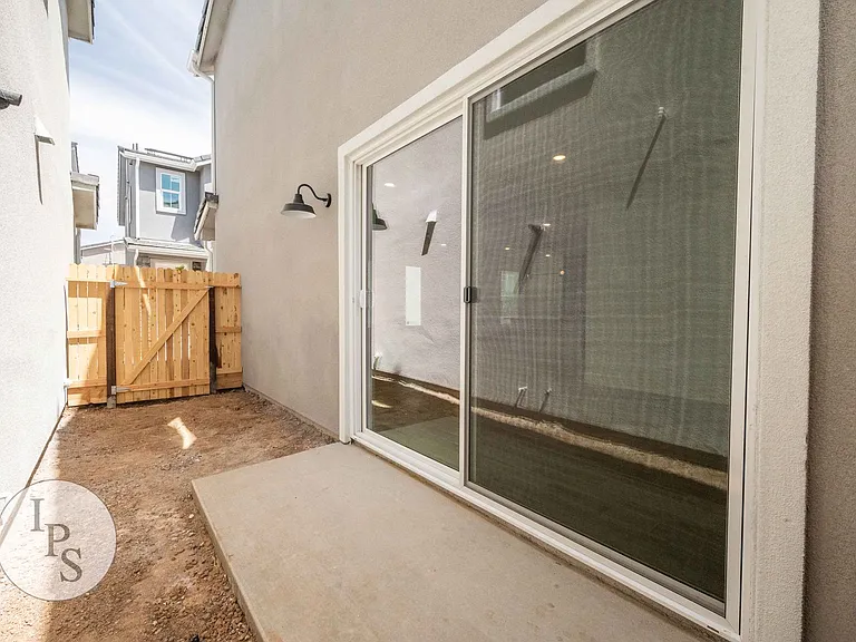2830 E Tamarind Dr — Photo 28
