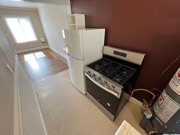 2nd image of 2451 Bonar St #5
