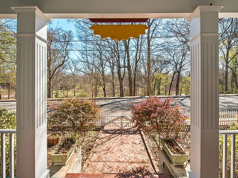 623 Cherokee Ave SE — Photo 5