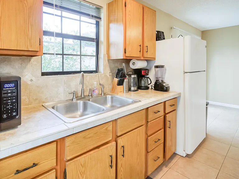 Greenada Dr — Photo 7