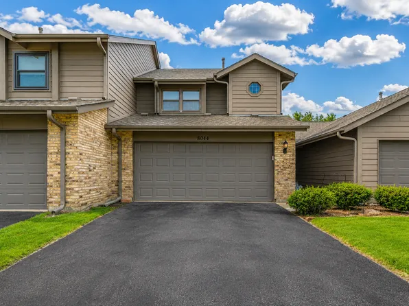 8044 Wildwood Ln, Darien, IL 60561