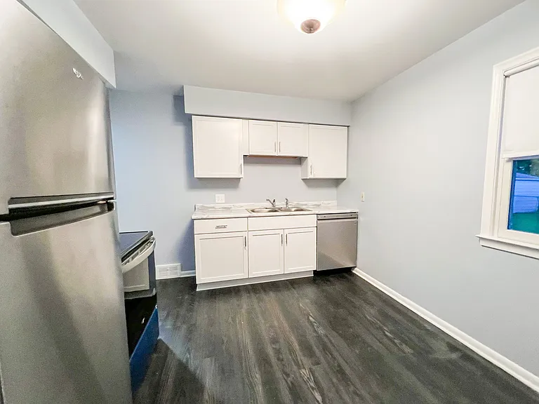 28571 James St — Photo 4