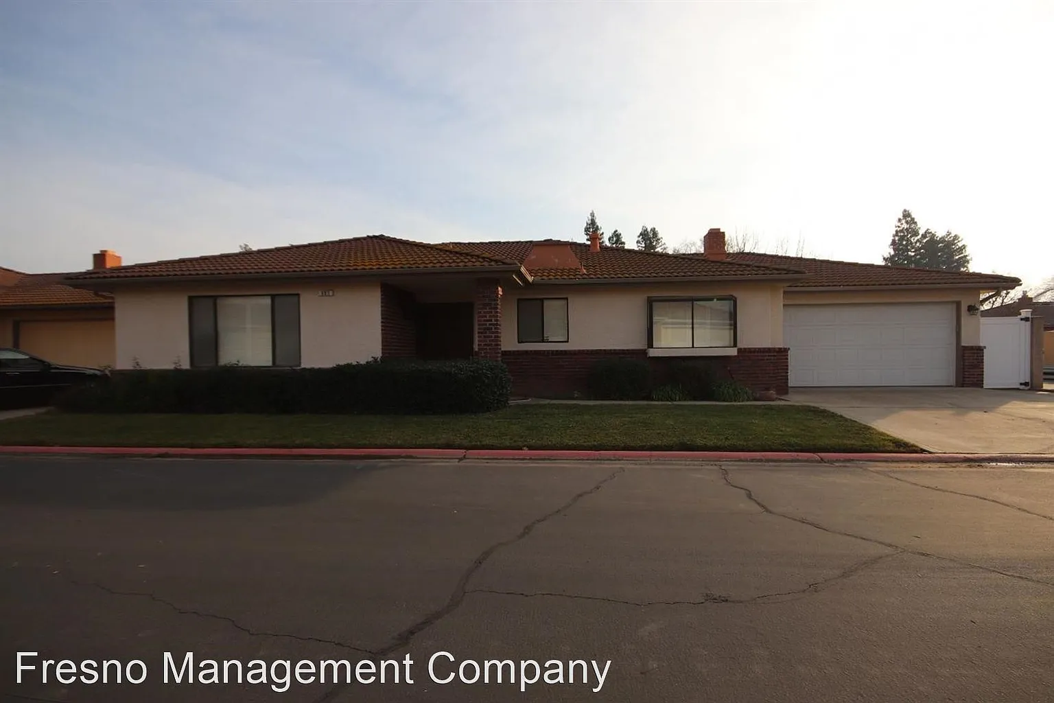 883 E Fallbrook Ave photo 1