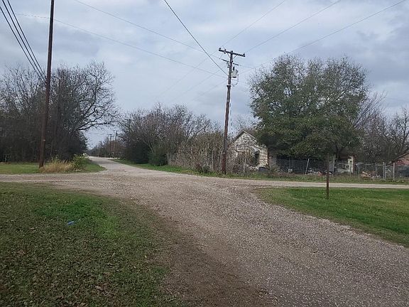 3rd image of 308 E Lubbock St