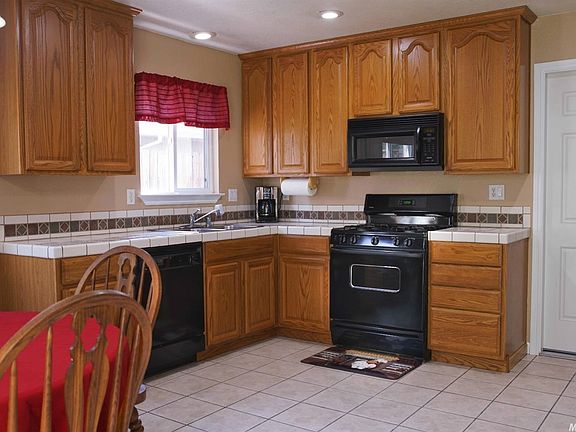 5th image of 2236 Forestlake Dr