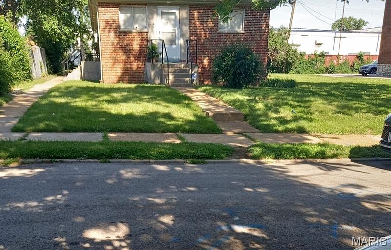 1st image of 926 Eastgate Ave