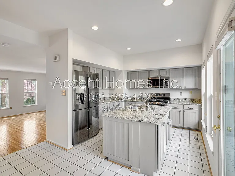 21217 Millwood Sq — Photo 17