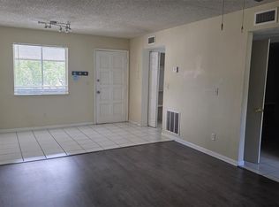 6328 Newtown Cir APT B2, Tampa, FL 33615