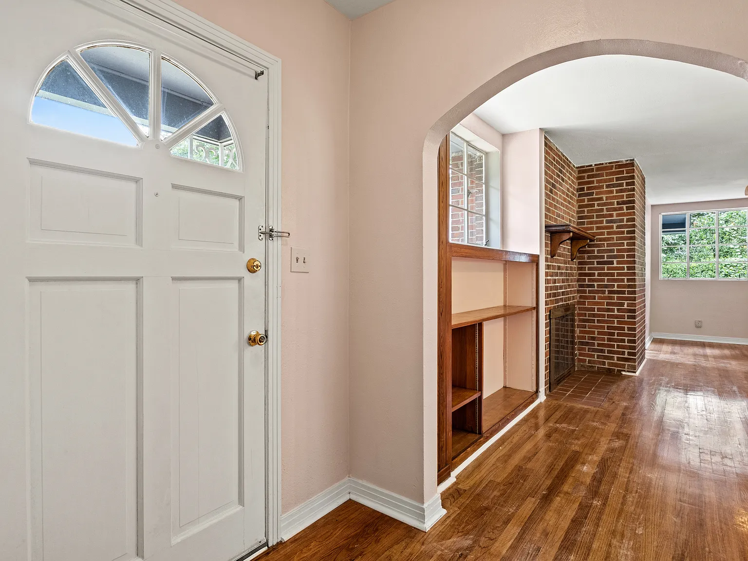 3 bed, 1317 sqft, $2,300 — Photo 3
